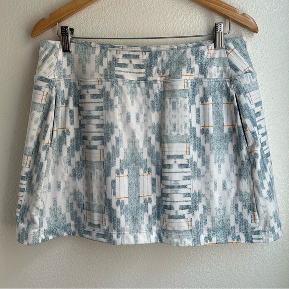 Title Nine | Pocket Dream Skort Inca Geometric Pattern - Picture 2 of 8